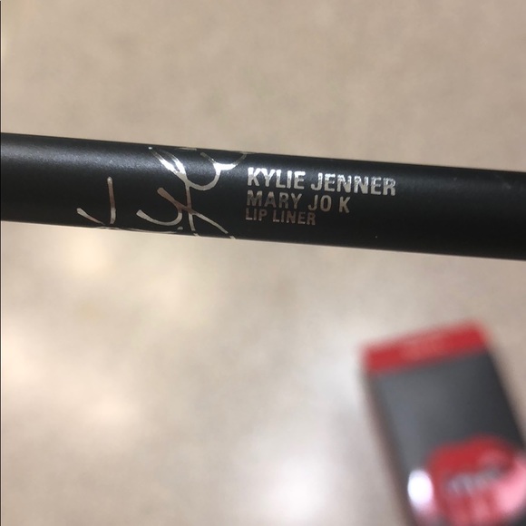 Kylie Jenner Mary Jo K lip kit!! - Picture 3 of 7